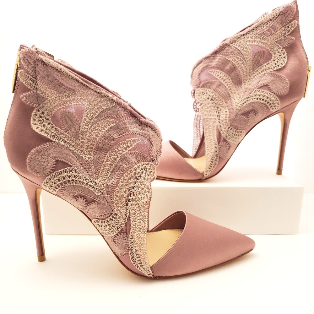 Vince Camuto – Imagine Obin Dress Pumps
